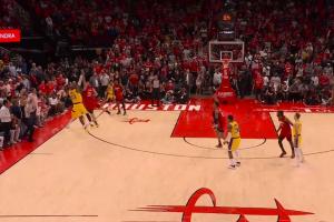 火箭逃过一劫！詹姆斯转身三分磕筐而出绝杀不中！加时了！