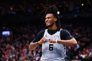 扛起球队！卡斯尔半场11中6砍两队最高19分 三分3中1&罚球7中6