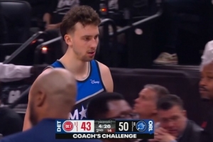 太值了！小瓦格纳被吹防守犯规 魔术挑战成功取消犯规还拿到球权