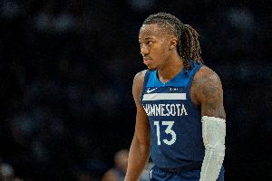 外线有谱！道苏姆追身三分轰进 帮助森林狼夺回优势