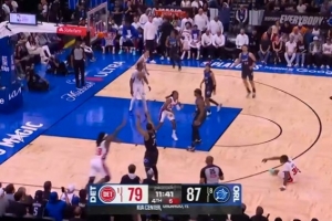 奥兰多斯蒂芬！贝恩有如神助三分再中 个人本场三分8投7中