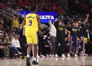 第二节一度连得5分+防守出色！雷迪克：我对布朗尼的成长感到兴奋