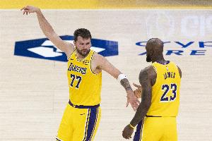 Skip：詹姆斯的防守热情带动了全队 没了球霸东契奇全队更团结了