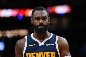 外线哑火！小哈达威10投仅3中拿到10分5板 三分6中0