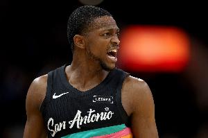 高效全能！福克斯17中11贡献28分6板7助1断2帽 正负值+21