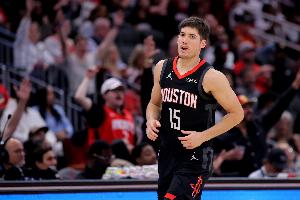 反弹！谢泼德12投6中&三分7中4砍下17分3助3断 攻防都有建树