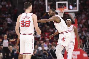 火记：虽无球队0-3逆转 但火箭至少没在主场被横扫只要能求这么多