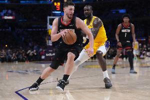 乌度卡：艾顿是故意肘击申京 对他被吹二级恶意犯规有些意外