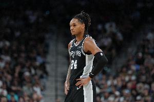 大举反击！瓦塞尔突破起飞暴扣 马刺轰出13-0追到4分