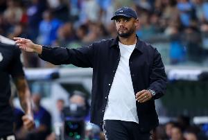 贴身盯防！图片报：欧足联将派人监督孔帕尼，不准他用手机发信息