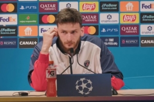 克瓦拉茨赫利亚：恩里克执教下，我必须像真正的后卫那样防守