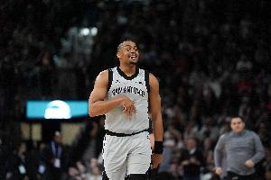 穷追猛打！凯尔登抢断反击得手 马刺领先15分打停开拓者