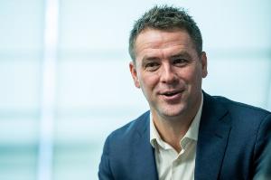 欧文：亚马尔没有被外界噪音干扰 现在说他将开创时代还太早