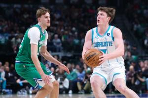 输在这？克尼佩尔争最佳新秀不敌弗拉格 附加赛22中5&三分12中1