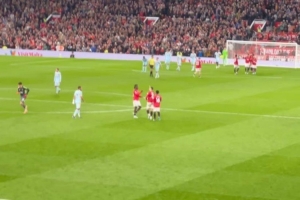 领袖风范！曼联2-0领先后，卡塞米罗跑过半个球场鼓励阿玛德