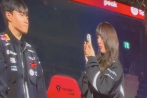 博主T1现场互动后被粉丝狂喷：您是上去玩游戏 不是去拍选手的