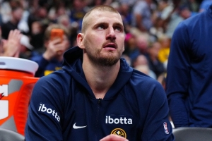 解说：角色球员站出来分担了约穆的压力 让森林狼的防守顾此失彼