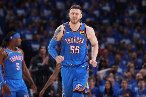 你这一环缺不了！哈滕砍下18分12板3助&抢7前场板 罚球9中8