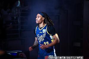 萨姆纳的受伤对广东的打击是致命的 麦考尔和球队的风格不适配