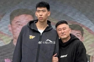 媒体人：不少宏远球迷现场倒戈喊“杜峰下课” 广东已无路可退了