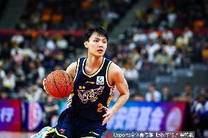 找回手感！徐杰首节三分球4投2中 贡献6分2篮板1助攻0失误