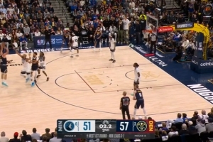 神来之笔！约基奇弧顶接球 面对戈贝尔超远准压哨三分一箭穿心