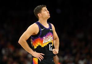 站着里开！吉莱斯皮12投7中&三分11中6 拿到20分2板2助1断0失误