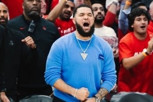 气势不能输！范弗里特INS晒自己在场边为队友呐喊助威的照片