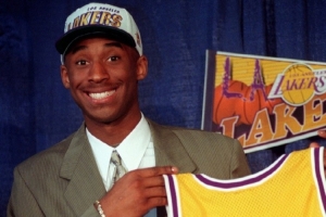 迪瓦茨：刚得知被交易换科比时很震惊 但我为得到科比愿交易整队