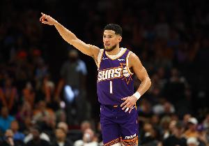 里程碑！布克季后赛得分超纳什升至队史第二 仅次于凯文·约翰逊