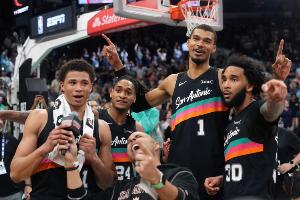 尚帕尼：我们的动力就是不想再飞四小时去波特兰 这是全队的共识