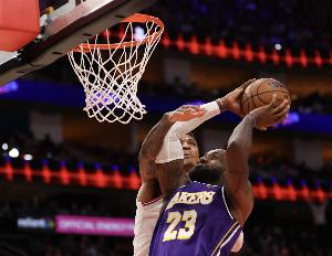 小贾巴里：防守端就是要给湖人制造麻烦 迫使他们脱离战术跑位