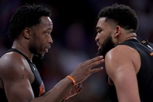 唐斯：阿努诺比是联盟顶级攻防一体球员之一 他理应入选最佳防阵