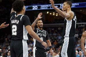 这很马刺！领袖文班7中5赢球微微出汗 全民皆兵时隔9年苦尽甘来