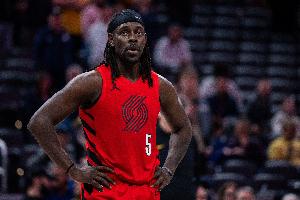 兢兢业业！朱·霍勒迪常规赛场均16.3分6.1助 季后赛16.4分7.2助