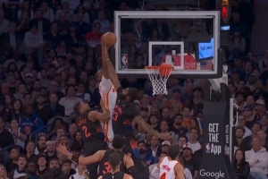 哇平筐了！文森特顺下抛传 库明加起飞蹦贼高单臂空接隔扣！