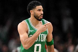 高开低走！塔图姆19中8拿到24分16板 正负值-9