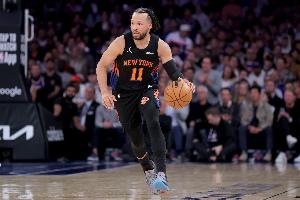 火力全开！布伦森半场13中8砍下17分4助 正负值+14