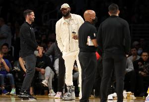 詹姆斯：被希尔压伤脚踝前我表现出色 从此我再也没有恢复如初