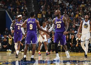 湖人本季独特的赛前仪式？老詹：这能让队友拥有归属感和默契