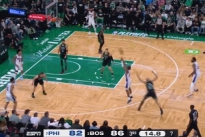 高难度！马克西借恩比德掩护漂移三分命中 率队再度追到1分