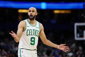 没想到吧？德里克·怀特系列赛三分球33中7 德拉蒙德6中4