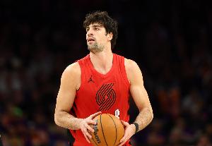 都不变阵！马刺VS开拓者G5首发：文班和阿夫迪亚各自领衔