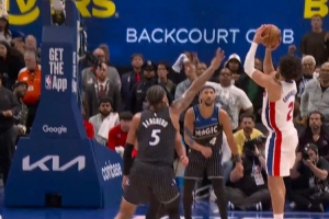 杀死比赛！坎宁安中距离再中 活塞领先到5分