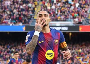 世体：巴萨今日再次训练，拉菲尼亚、贝尔纳尔和滕森参加部分合练