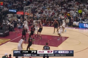 球王发力了！米切尔单臂炸扣&突破上篮个人连拿4分