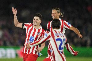 阿尔瓦雷斯连续2个赛季进球20+，也是他职业生涯首次做到