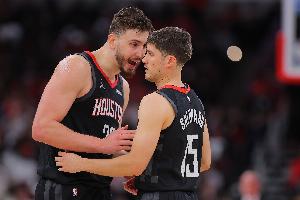 申京：谢泼德上赛季没什么机会&这赛季他准备好了 为他感到骄傲