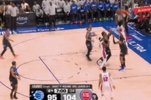 活力十足！坎宁安强投不中 杜伦篮下起飞双手补扣