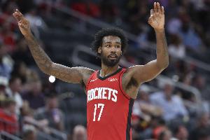 很给力！伊森11投6中拿下18分5板1助1帽 身背5犯战至最后